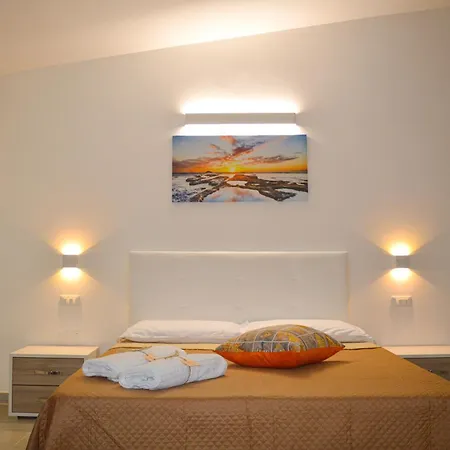 לינה וארוחת בוקר Valle Degli Ulivi Rooms ויאסטה