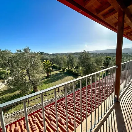 לינה וארוחת בוקר Valle Degli Ulivi Rooms ויאסטה